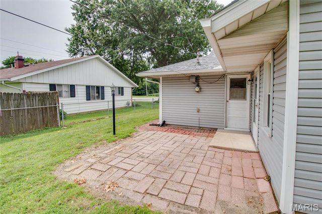 102 Saint Joseph Drive, Godfrey, IL 62035
