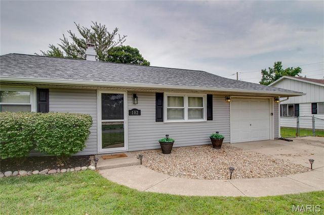 102 Saint Joseph Drive, Godfrey, IL 62035