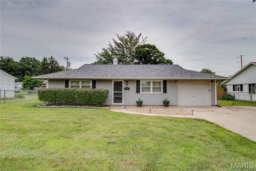 102 Saint Joseph Drive, Godfrey, IL 62035