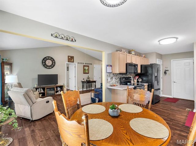 10237 Carlton Place Court, St Louis, MO 63123