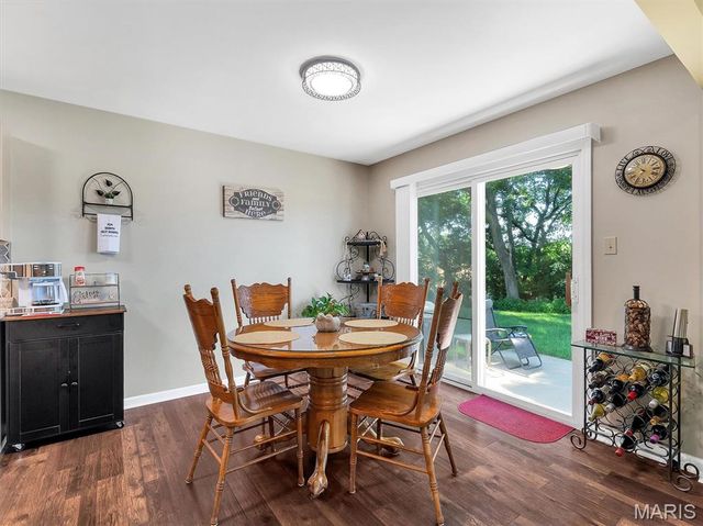 10237 Carlton Place Court, St Louis, MO 63123