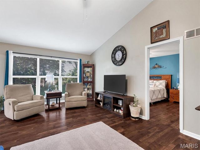 10237 Carlton Place Court, St Louis, MO 63123