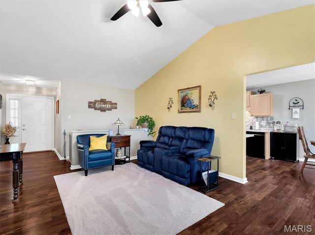 10237 Carlton Place Court, St Louis, MO 63123