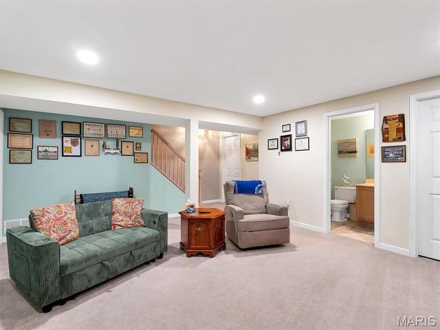 10237 Carlton Place Court, St Louis, MO 63123
