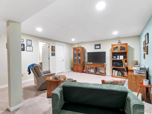 10237 Carlton Place Court, St Louis, MO 63123