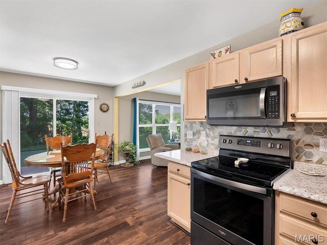 10237 Carlton Place Court, St Louis, MO 63123