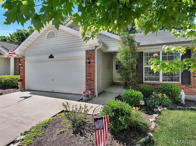 10237 Carlton Place Court, St Louis, MO 63123