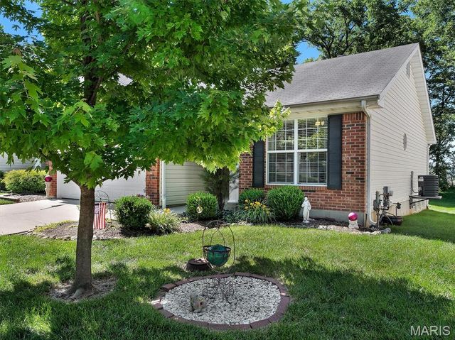 10237 Carlton Place Court, St Louis, MO 63123