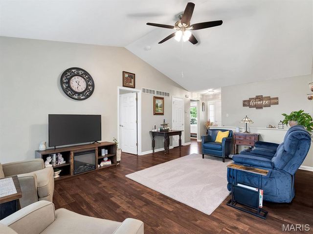 10237 Carlton Place Court, St Louis, MO 63123