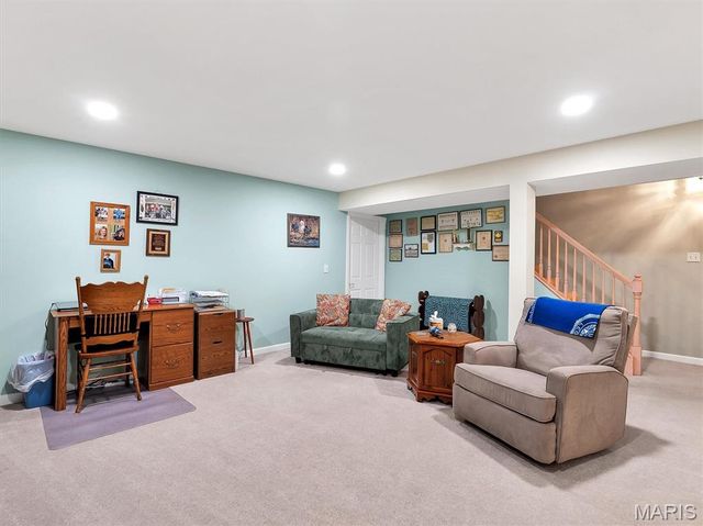 10237 Carlton Place Court, St Louis, MO 63123