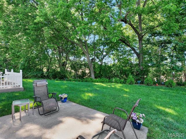 10237 Carlton Place Court, St Louis, MO 63123