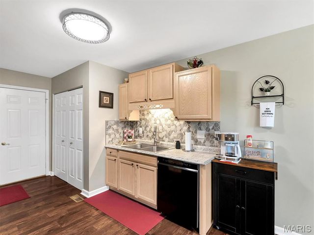 10237 Carlton Place Court, St Louis, MO 63123