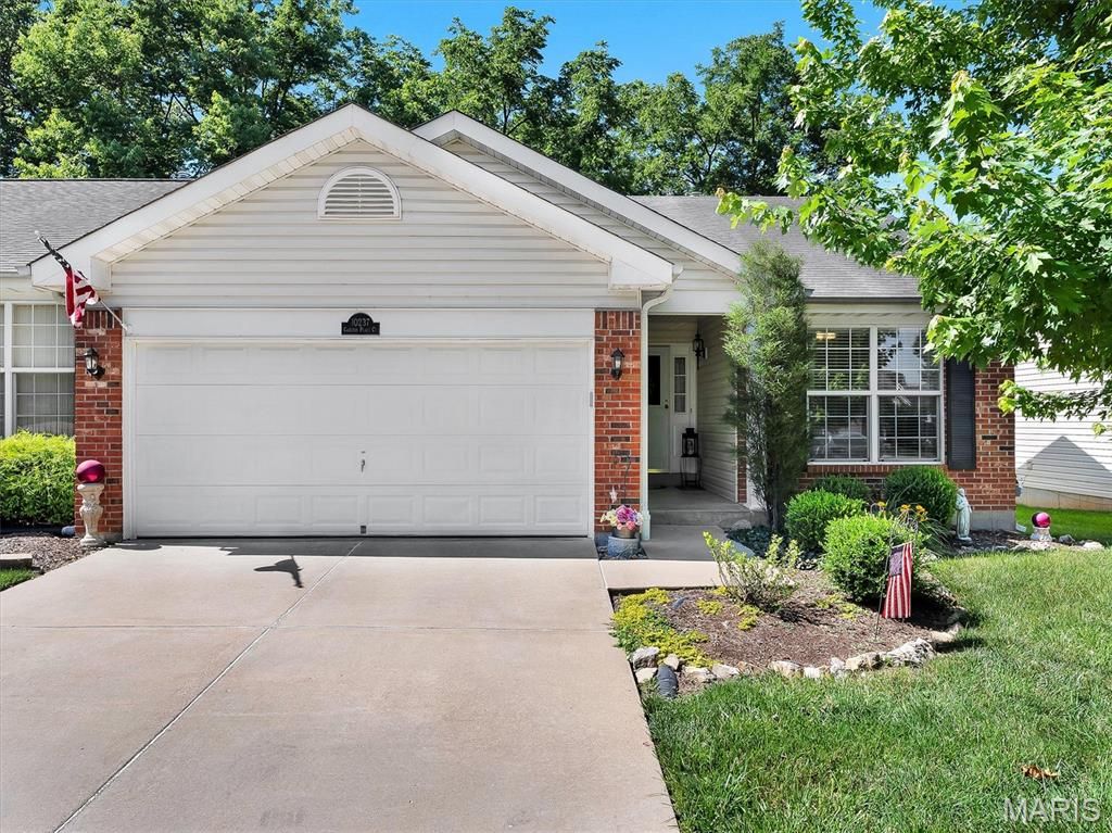 10237 Carlton Place Court, St Louis, MO 63123