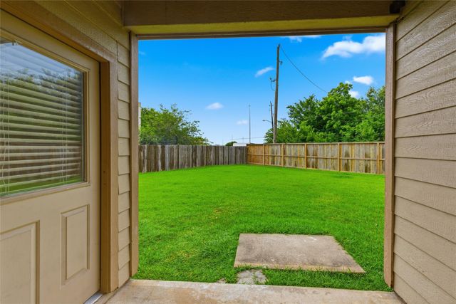 8234 Hall View Drive, Houston, TX 77075