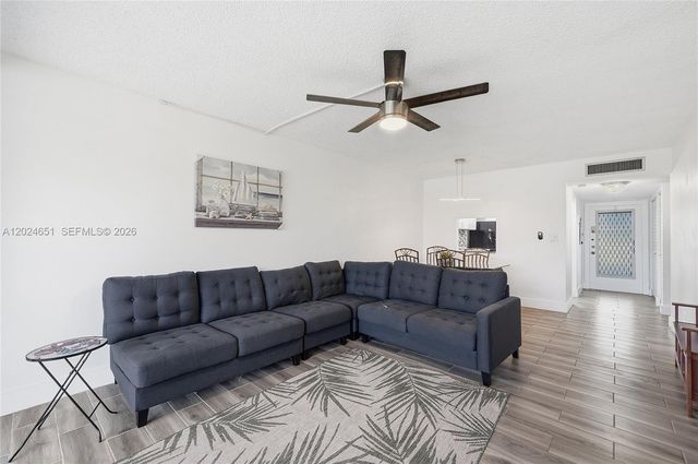 5860 NW 64th Ave 102, Tamarac, FL 33319