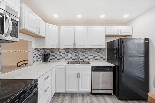 5860 NW 64th Ave 102, Tamarac, FL 33319
