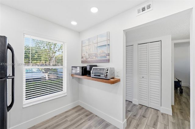 5860 NW 64th Ave 102, Tamarac, FL 33319