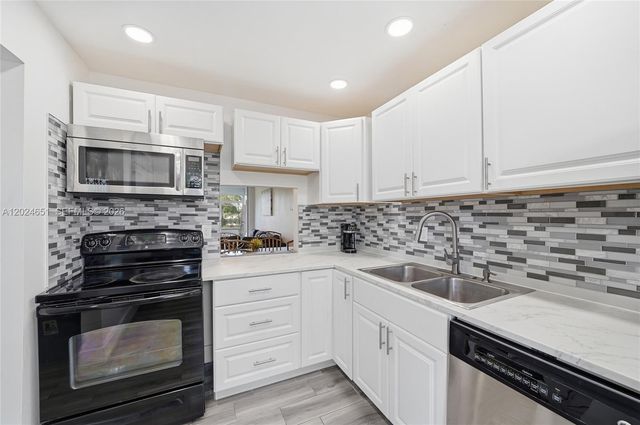 5860 NW 64th Ave 102, Tamarac, FL 33319
