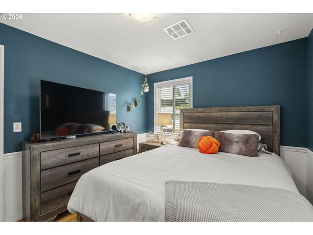 1039 4TH St, Springfield, OR 97477