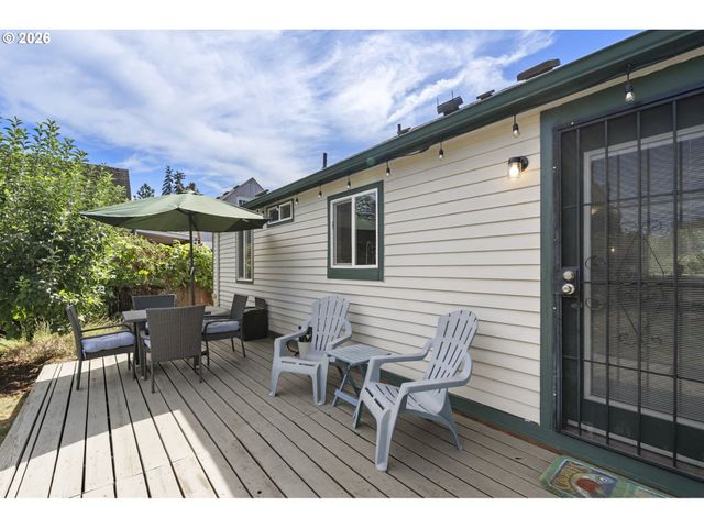 1039 4TH St, Springfield, OR 97477