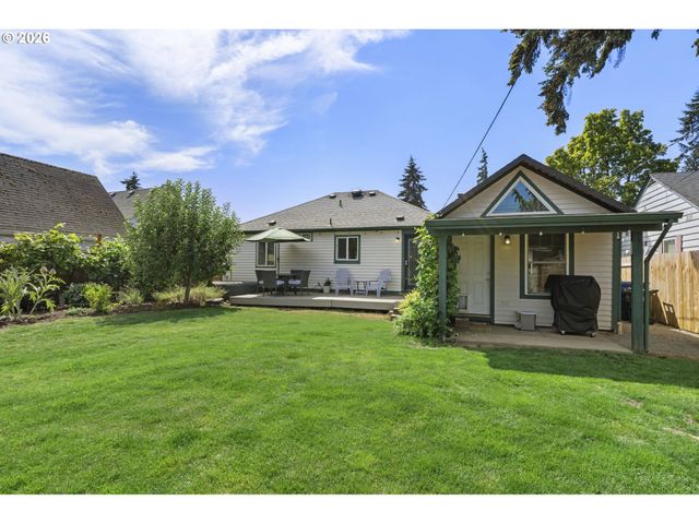 1039 4TH St, Springfield, OR 97477
