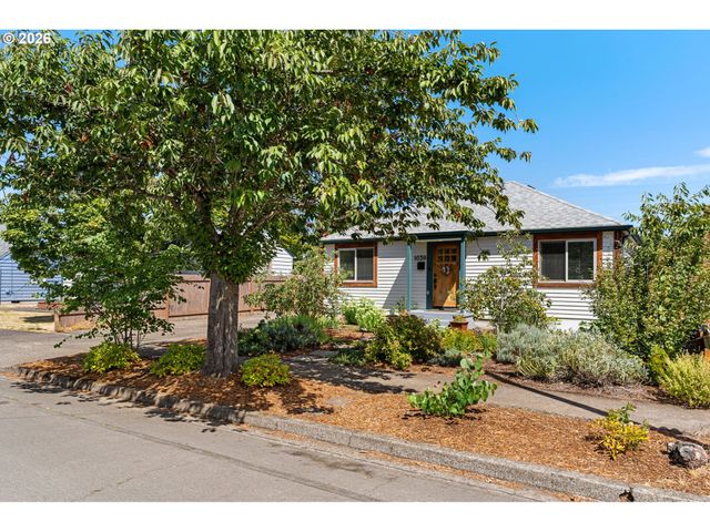 1039 4TH St, Springfield, OR 97477