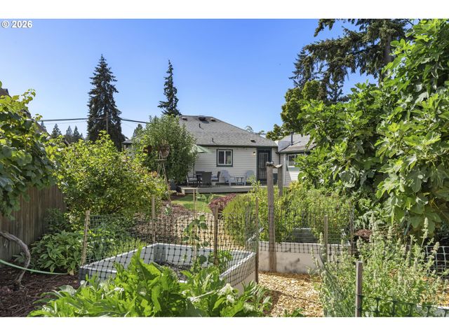 1039 4TH St, Springfield, OR 97477