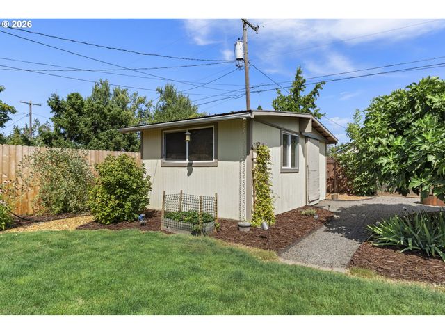 1039 4TH St, Springfield, OR 97477