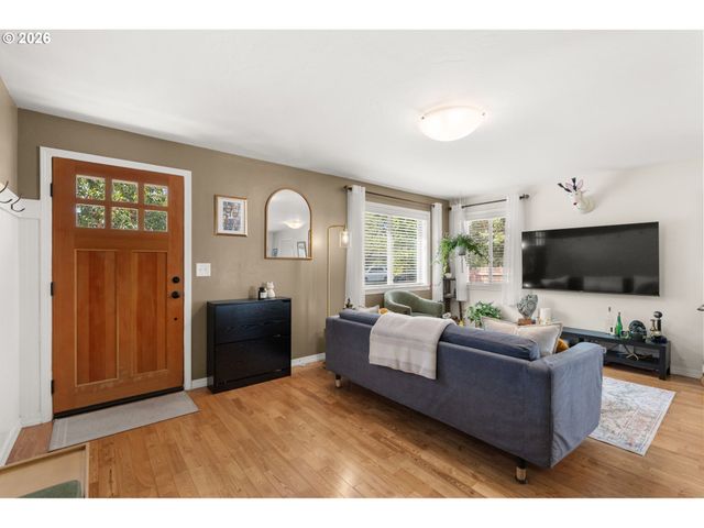 1039 4TH St, Springfield, OR 97477