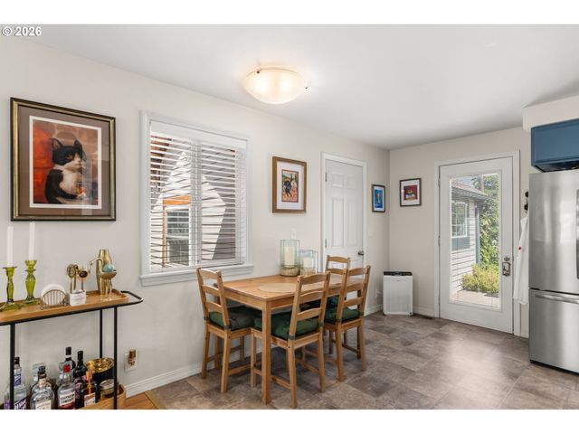 1039 4TH St, Springfield, OR 97477