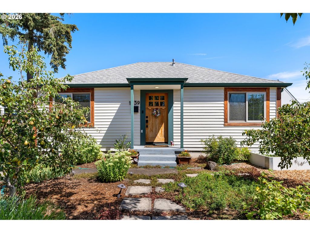 1039 4TH St, Springfield, OR 97477