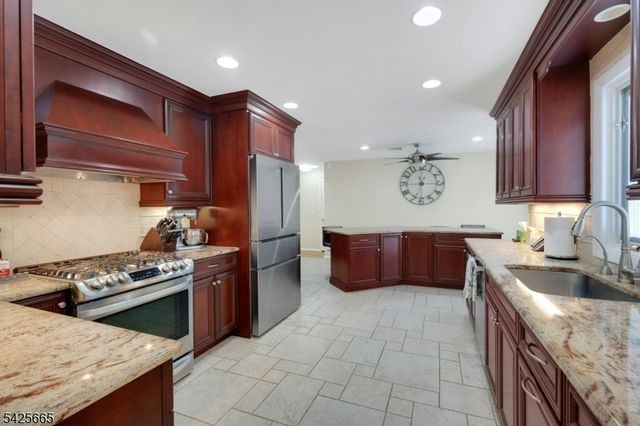 27 Howland Cir, West Caldwell Twp., NJ 07006