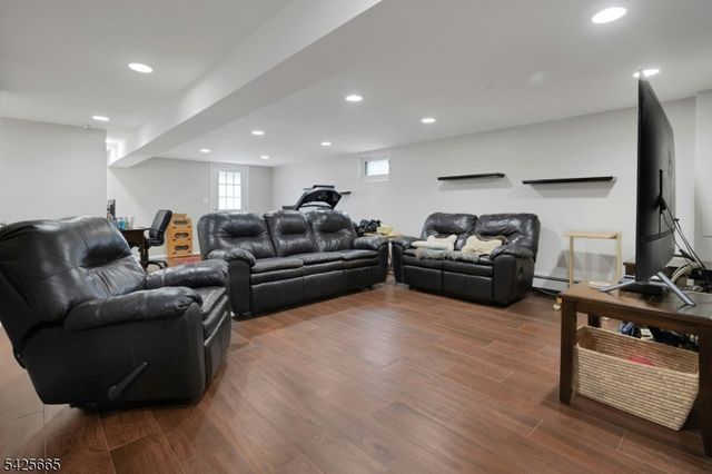 27 Howland Cir, West Caldwell Twp., NJ 07006