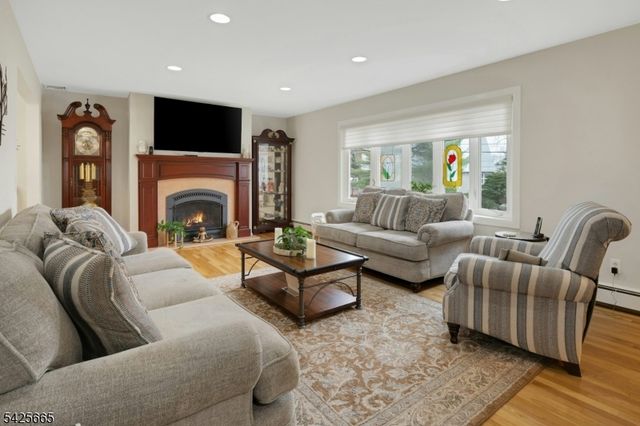 27 Howland Cir, West Caldwell Twp., NJ 07006