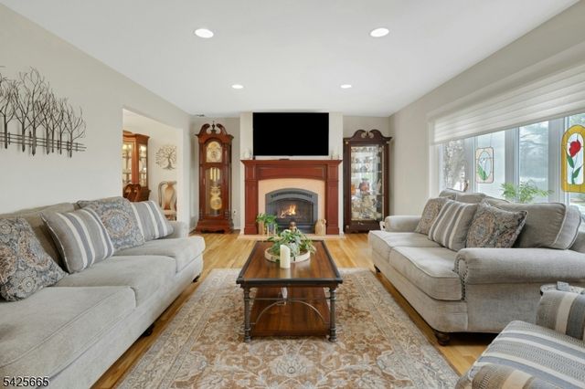 27 Howland Cir, West Caldwell Twp., NJ 07006