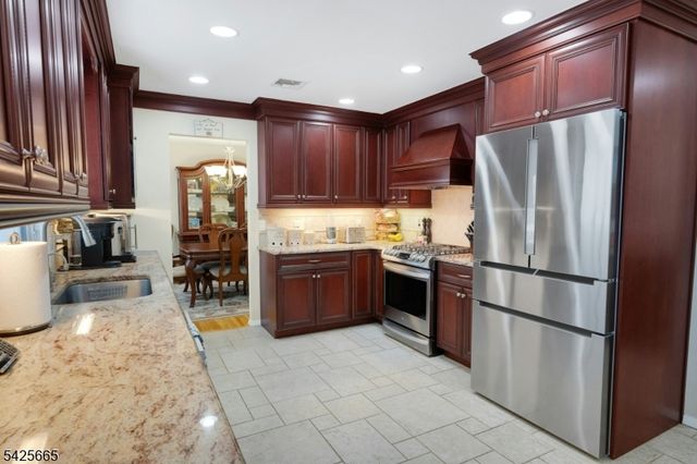 27 Howland Cir, West Caldwell Twp., NJ 07006