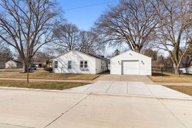 516 WINNEBAGO HEIGHTS, Neenah, WI 54956