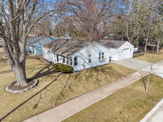 516 WINNEBAGO HEIGHTS, Neenah, WI 54956