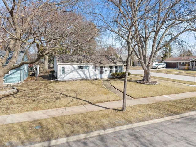 516 WINNEBAGO HEIGHTS, Neenah, WI 54956