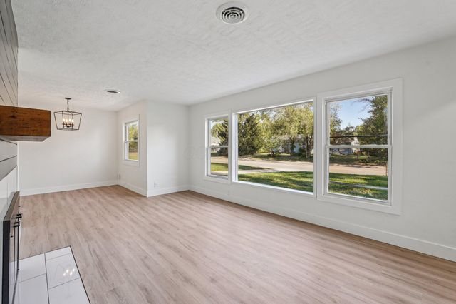 3283 Kingston Avenue, Grove City, OH 43123