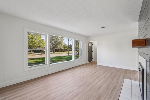 3283 Kingston Avenue, Grove City, OH 43123