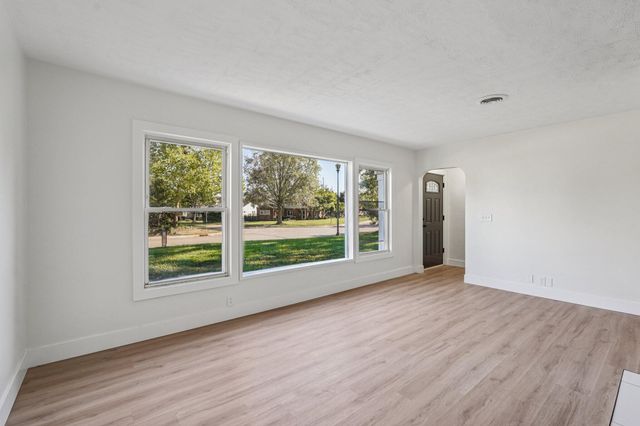 3283 Kingston Avenue, Grove City, OH 43123