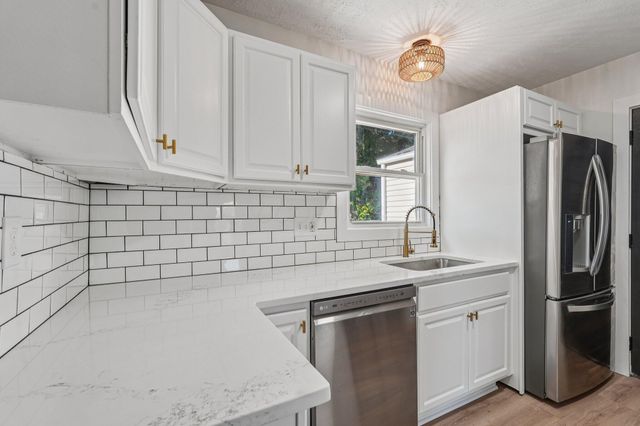 3283 Kingston Avenue, Grove City, OH 43123