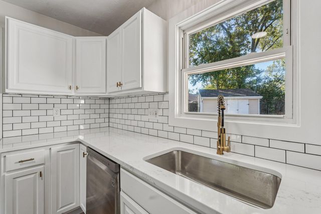 3283 Kingston Avenue, Grove City, OH 43123