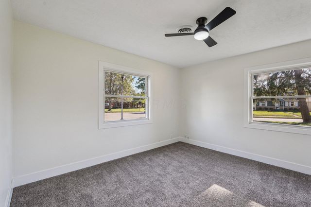 3283 Kingston Avenue, Grove City, OH 43123