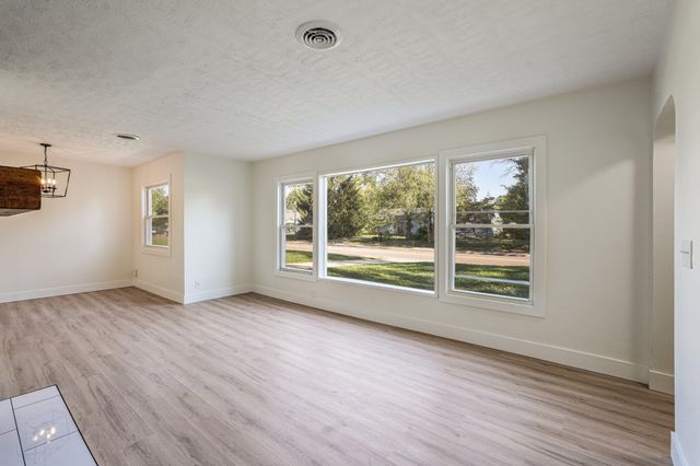 3283 Kingston Avenue, Grove City, OH 43123