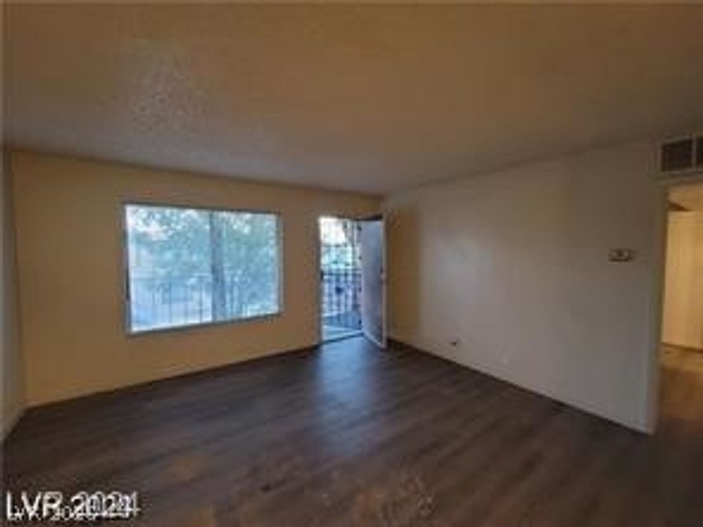 615 South Royal Crest Circle 10, Las Vegas, NV 89169 — photo 4