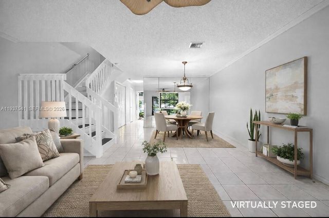 502 Westree Ln, Plantation, FL 33324