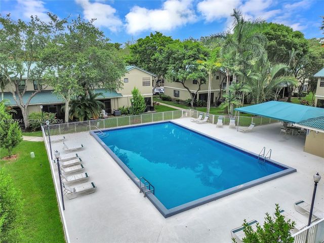 502 Westree Ln, Plantation, FL 33324