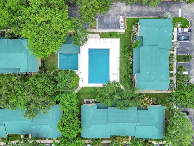 502 Westree Ln, Plantation, FL 33324